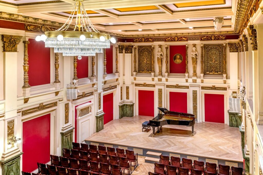 Der Ehrbar Saal von der Galerie aus fotografiert